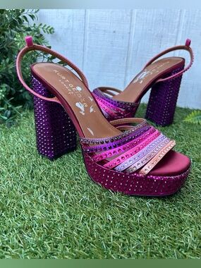 KURT GEIGER
London Pierra Platform
Sandal In Purple 37 US 7 new